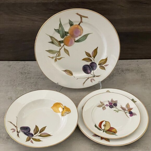 Royal Worcester Evesham Gold 4-PC Place Setting Dinner Salad Bread Soup Bowl - Picture 1 of 9